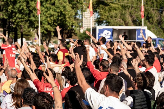 Turkish Fans Gather for the Match Turkish fans react as they watch the FIFA World Cup Group D match between Turkey and Australia on a giant screen in a seaside park in the Konak district of Izmir, Turkey, on June 14, 2026. This marks Turkey s first appearance in the FIFA World Cup finals since the 2002 tournament. Turkey finished third at the 2002 FIFA World Cup. Izmir Izmir Turkey Copyright: xMuratxKocabasx