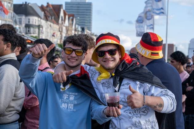 World Cup Public Viewing in Düsseldorf Germany DÜSSELDORF, GERMANY June 14, 2026: Football fans celebrate during a public viewing event in Düsseldorf as Germany defeats Curacao 7 1 in their FIFA World Cup 2026 Group E match. Thousands of supporters gathered to watch the game on large screens, creating a festive atmosphere as Germany opened its World Cup campaign with a convincing victory. Photo by Mouafak Mahmalji Jna press (Photo by Mouafak Mahmalji JNA Press via Nexpher Images) DoÂ¼sseldorf