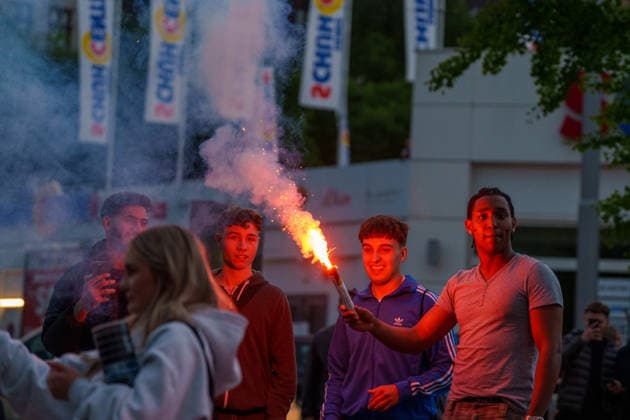 Germany Victory Celebrations Disrupt Traffic in Kassel Germany - Kassel, 14.06.2026 Man with flare, as Germany supporters celebrate following Germany s 7-1 victory over Curacao in a FIFA World Cup 2026 Group E match. Large crowds gathered near the Auestadion and the Probonio Arena public viewing site, blocking traffic, climbing onto vehicles and waving German flags during spontaneous post-match celebrations. Police later secured the area. Hesse