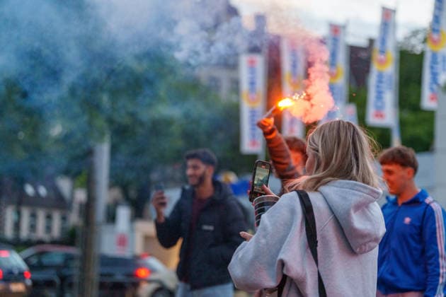 Germany Victory Celebrations Disrupt Traffic in Kassel Germany - Kassel, 14.06.2026 Man with flare, as Germany supporters celebrate following Germany s 7-1 victory over Curacao in a FIFA World Cup 2026 Group E match. Large crowds gathered near the Auestadion and the Probonio Arena public viewing site, blocking traffic, climbing onto vehicles and waving German flags during spontaneous post-match celebrations. Police later secured the area. Hesse