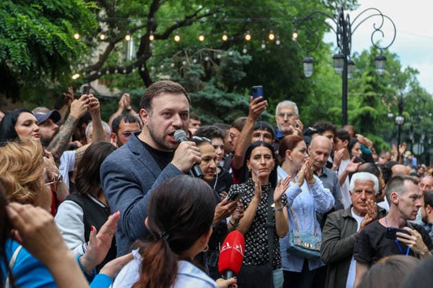 Armenian Protest Against Elections Results in Yerevan - 14 Jun 2026 Crowd applause speech by Strong Armenia Party member Tigran Abrahamyan during the rally. Armenia’s Central Election Commission (CEC) has certified the results of the June 7 parliamentary elections, confirming that Prime Minister Nikol Pashinyan’s Civil Contract party secured 49.74% of the vote, enough to form a government independently without coalition partners. The Prosperous Armenia party, led by billionaire Gagik Tsarukyan, narrowly failed to clear the 4% parliamentary threshold and called on its supporters to gather outside the CEC building in protest. Opposition, rejecting the outcome as illegitimate, addressed crowds demanding a rerun of the vote. Yerevan Armenia Copyright: xYanxKhachkox xSOPAxImagesx KHA_0276