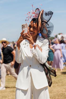 Prix de Diane Longines a lHippodrome de Chantilly Clemence Botino Miss France 2020 457315 2026 06 14  Copyright: xSebastienxFremontx xStarfacex STAR_457315_089