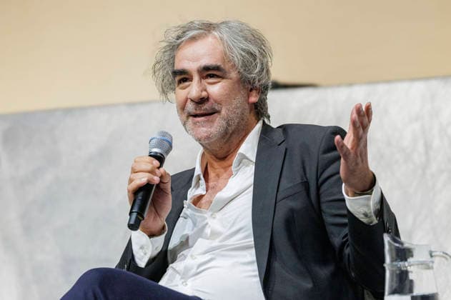 Entertainment Bilder des Tages #2 Deniz Yücel beim Talk im Rahmen der Gesprächsreihe Positionen und Perspektiven im Düsseldorfer Schauspielhaus. Düsseldorf, 14.06.2026 *** Deniz Yücel at the talk as part of the discussion series Positions and Perspectives at the Düsseldorfer Schauspielhaus Düsseldorf, 14 06 2026 Foto:xO.xLangelx xFuturexImagex yuecel_6607