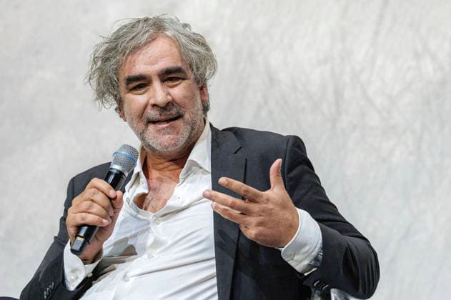 Deniz Yücel beim Talk im Rahmen der Gesprächsreihe Positionen und Perspektiven im Düsseldorfer Schauspielhaus. Düsseldorf, 14.06.2026 *** Deniz Yücel at the talk as part of the discussion series Positions and Perspectives at the Düsseldorfer Schauspielhaus Düsseldorf, 14 06 2026 Foto:xO.xLangelx xFuturexImagex yuecel_6610