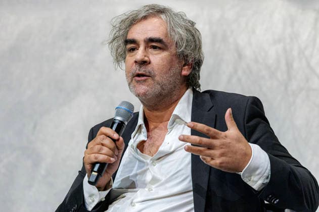 Deniz Yücel beim Talk im Rahmen der Gesprächsreihe Positionen und Perspektiven im Düsseldorfer Schauspielhaus. Düsseldorf, 14.06.2026 *** Deniz Yücel at the talk as part of the discussion series Positions and Perspectives at the Düsseldorfer Schauspielhaus Düsseldorf, 14 06 2026 Foto:xO.xLangelx xFuturexImagex yuecel_6611