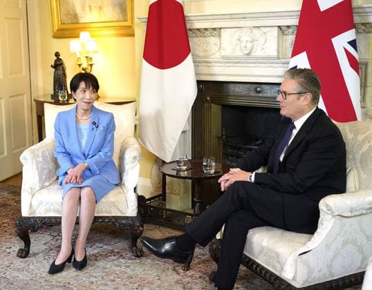 Japan-Britain summit Japanese Prime Minister Sanae Takaichi (L) holds talks with her British counterpart Keir Starmer in London on June 14, 2026. (Pool photo)  A14AA0005618747P
