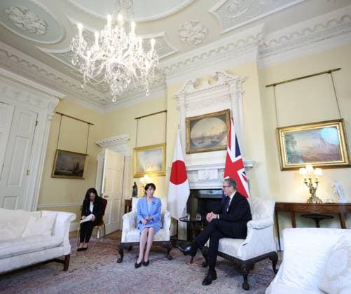 Japan-Britain summit Japanese Prime Minister Sanae Takaichi (L) holds talks with her British counterpart Keir Starmer in London on June 14, 2026. (Pool photo)  A14AA0005618750P