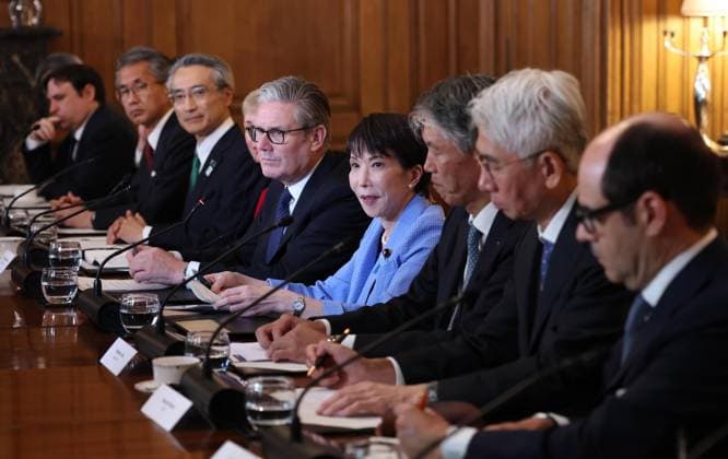 Japan PM Takaichi at roundtable meeting in London Japanese Prime Minister Sanae Takaichi (4th from R) and her British counterpart Keir Starmer (5th from R) attend a business roundtable meeting in Downing Street in London on June 14, 2026. (Pool photo)  A14AA0005618813P