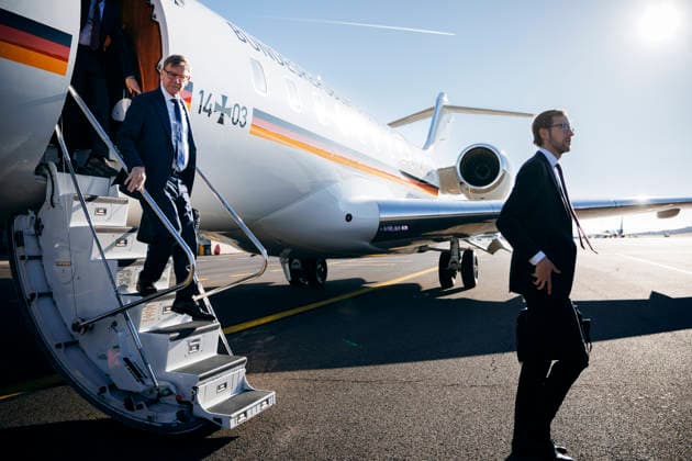 Johann Wadephul (CDU), Bundesaussenminister, aufgenommen bei der Ankunft am Flughafen Luxemburg. 15.06.2026. Fotografiert im Auftrag des Auswaertigen Amtes (AA) Luxemburg Luxemburg *** Johann Wadephul CDU , Federal Foreign Minister, photographed on arrival at Luxembourg Airport 15 06 2026 Photographed on behalf of the Foreign Office AA Luxembourg Luxembourg Copyright: xFelixxZahnx