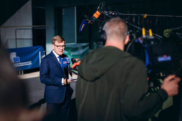 Johann Wadephul (CDU), Bundesaussenminister, gibt einen Doorstep bei der Ankunft am ECCL anlaesslich des RfAB in Luxemburg. 15.06.2026. Fotografiert im Auftrag des Auswaertigen Amtes (AA) Luxemburg Luxemburg *** Johann Wadephul CDU , Federal Foreign Minister, gives a doorstep on arrival at the ECCL on the occasion of the RfAB in Luxembourg 15 06 2026 Photographed on behalf of the Federal Foreign Office AA Luxembourg Luxembourg Copyright: xFelixxZahnx