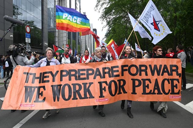 June 14, 2026, Brussels, Belgio, Belgium: European demonstration against rearmament, welfare not warfare, Brussels, June 14, 2026 Brussels Belgium  - ZUMAa289 20260614_zia_a289_001 Copyright: xAleandroxBiagiantix xAgfx
