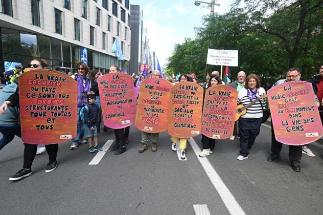 June 14, 2026, Brussels, Belgio, Belgium: European demonstration against rearmament, welfare not warfare, Brussels, June 14, 2026 Brussels Belgium  - ZUMAa289 20260614_zia_a289_008 Copyright: xAleandroxBiagiantix xAgfx