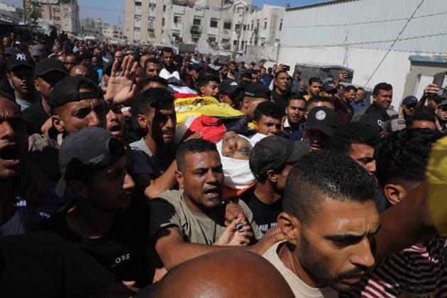 Mourners bid farewell to Palestinian killed in Gaza City Palestinians bid farewell to the body of Hossam al-Masri at al-Shifa Hospital in Gaza City on June 15, 2026, after he died from wounds sustained when he was shot by Israeli forces in Gaza City. Photo by Bilal Osama apaimages Gaza city Gaza Strip Palestinian Territory 150626_Gaza_BO_00(21) Copyright: xapaimagesxBilalxOsamax xapaimagesx