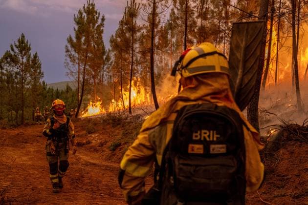Wildfire prompts Level 2 emergency in Galicia BOBORAS, SPAIN JUNE 14, 2026: An active wildfire burns near Boboras in the northwestern Spanish region of Galicia on June 14, 2026. The regional government of Galicia activated a Level 2 emergency as firefighters continued efforts to contain the blaze amid concerns over its spread. Photo by Brais Lorenzo JNA Press (Photo by Brais Lorenzo JNA Press via Nexpher Images) Boboras