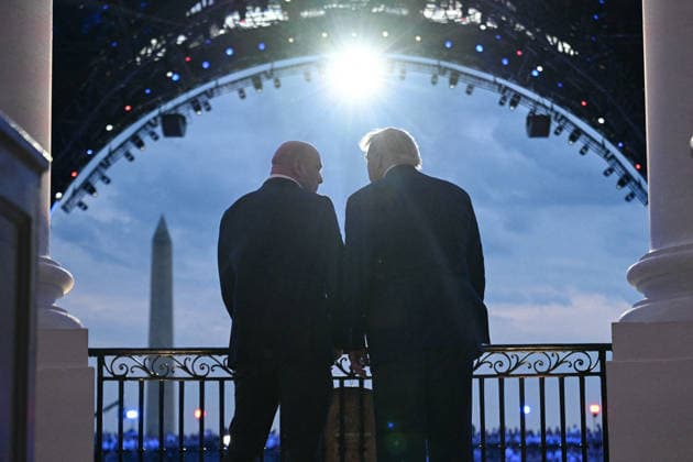 UFC Freedom 250 at the White House - Washington US President Donald Trump and UFC CEO Dana White stand on the Blue Room Balcony of the White House during the UFC Freedom 250 mixed martial arts event in Washington, DC, June 14, 2026. Photo by SAUL LOEB POOL ABACAPRESS.COM Washington District of Columbia United States  Copyright: xPool ABACAx