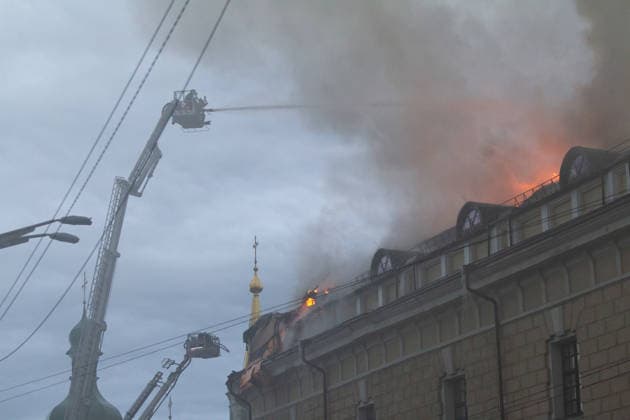 A firefighter uses an aerial platform to extinguish a fire at the Mystetskyi Arsenal National Cultural, Art and Museum Complex, caused by a massive Russian combined attack, Kyiv, Ukraine, June 15, 2026. The Russian army launched a large-scale assault on the Ukrainian capital with missiles and strike drones, killing four people and injuring 28, including children and a pregnant woman. At least 140,000 consumers were left without electricity due to damage to power grids. Residential buildings, the Kyiv Pechersk Lavra, the Mystetskyi Arsenal Museum Complex, the Dovzhenko Film Studio, and the building of the High Anti-Corruption Court sustained damage. (Photo by Kyrylo Chubotin Ukrinform) Massive Russian attack damages Kyiv Pechersk Lavra and M  Copyright: xKirillxChubotinx
