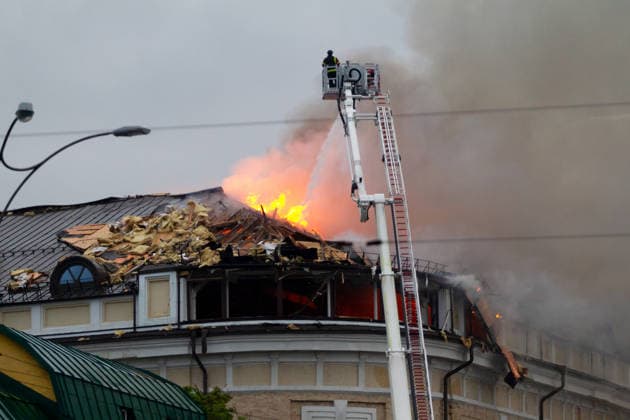 Massive Russian attack damages Kyiv Pechersk Lavra and Mystetskyi Arsenal in Kyiv A firefighter uses an aerial platform to extinguish a fire at the Mystetskyi Arsenal National Cultural, Art and Museum Complex, caused by a massive Russian combined attack, Kyiv, Ukraine, June 15, 2026. The Russian army launched a large-scale assault on the Ukrainian capital with missiles and strike drones, killing four people and injuring 28, including children and a pregnant woman. At least 140,000 consumers were left without electricity due to damage to power grids. Residential buildings, the Kyiv Pechersk Lavra, the Mystetskyi Arsenal Museum Complex, the Dovzhenko Film Studio, and the building of the High Anti-Corruption Court sustained damage., Credit:Kir  Copyright: xKirillxChubotinx xUkrinformx xAvalonx 1110316322