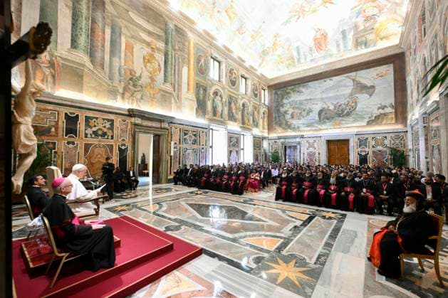 ITALY - POPE LEO XIV RECEIVES PILGRIMAGE OF THE SYRO-MALANKARA CHURCH IN EUROPE IN A PRIVATE AUDIENCE IN THE VATICAN - 2026 6 15 Italy, Rome, Vatican, 2026 6 15 . Pope Leo XIV receives Pilgrimage of the Syro-Malankara Church in Europe in a private audience in the Vatican EDITORIAL USE ONLY - NO BOOKS Copyright: xVATICANxMEDIAx