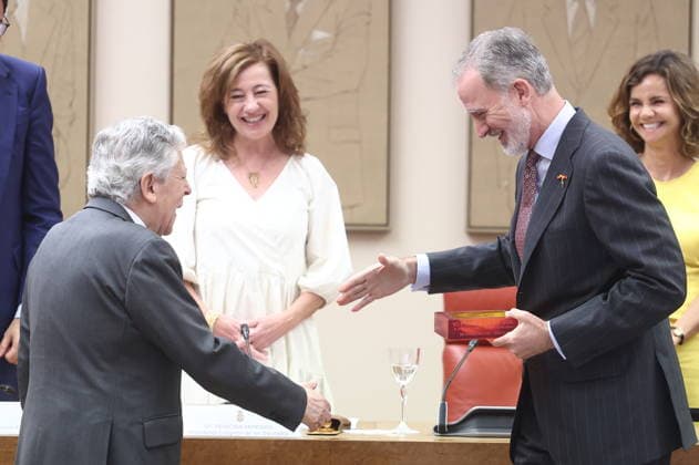 The King presides over the award ceremony of the VI Premio 15 de Junio King Felipe VI presents the award to journalist Miguel Ángel Aguilar i during the award ceremony of the VI Premio 15 de Junio a los Valores Constitucionales, in the Congress of Deputies, June 15, 2026, in Madrid Spain In this edition, the award goes to journalist and writer Miguel Ángel Aguilar in recognition of an exemplary career in defense of freedom of expression and freedom of the press, two fundamental constitutional values which, moreover, represent an essential counterweight for the proper functioning of any democracy June 15, 1977 marks one of the most important moments in Spains recent history, the first democratic elections in which all Spaniards voted freely  Copyright: xEduardoxParrax 7598537
