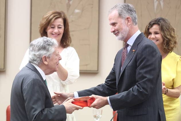 The King presides over the award ceremony of the VI Premio 15 de Junio King Felipe VI presents the award to journalist Miguel Ángel Aguilar i during the award ceremony of the VI Premio 15 de Junio a los Valores Constitucionales, in the Congress of Deputies, June 15, 2026, in Madrid Spain In this edition, the award goes to journalist and writer Miguel Ángel Aguilar in recognition of an exemplary career in defense of freedom of expression and freedom of the press, two fundamental constitutional values which, moreover, represent an essential counterweight for the proper functioning of any democracy June 15, 1977 marks one of the most important moments in Spains recent history, the first democratic elections in which all Spaniards voted freely  Copyright: xEduardoxParrax 7598539