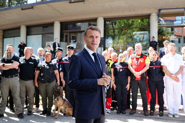 President Emmanuel Macron greets local elected officials and security forces before the start of the G7 summit in Evian on June 15, 2026 Dominique Jacovides Bestimage President Emmanuel Macron greets local elected officials and security forces before the start of the G7 summit in Evian on June 15, 2026 Evian France  Copyright: xDOMINIQUExJACOVIDESx xBESTIMAGExDOMINIQUExJACOVIDESx xBESTIMAGEx
