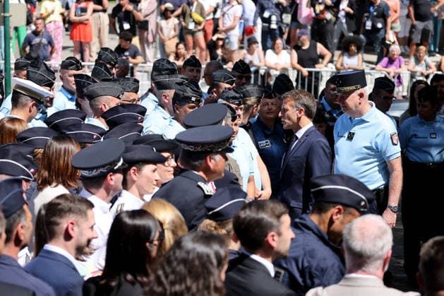 President Emmanuel Macron greets local elected officials and security forces before the start of the G7 summit in Evian on June 15, 2026 Dominique Jacovides Bestimage President Emmanuel Macron greets local elected officials and security forces before the start of the G7 summit in Evian on June 15, 2026 Evian France  Copyright: xDOMINIQUExJACOVIDESx xBESTIMAGExDOMINIQUExJACOVIDESx xBESTIMAGEx