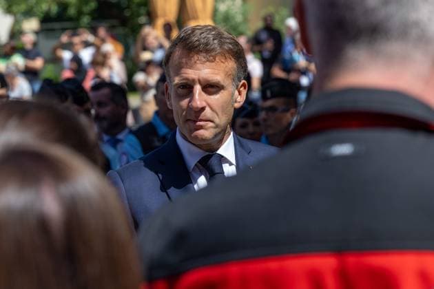G7 EVIAN LES BAINS PHOTOPQR LE DAUPHINE Tom PHAM VAN SUU Évian les Bains 15 06 2026 A Evian les Bains Haute Savoie , le 15 juin 2026 Le Président de la République, Emmanuel Macron, a inauguré la Buvette Cachat, monument historique et symbole de la ville dEvian The President thanked the police and emergency services providing security for the G7, in front of the interministerial command center based at the Palais des Festivités Photo Tom Pham Van Suu Le Dauphiné Libéré Evian, France june 15th 2026 G7 summit French president Emmanuel Macron at Buvette Cachat Évian les Bains Haute Savoie Rhône Alpes France  Copyright: xPHOTOPQR LExDAUPHINE MAXPPPxTomxPHAMxVANxSUUx 20260615JDL3351 20260615JDL3351