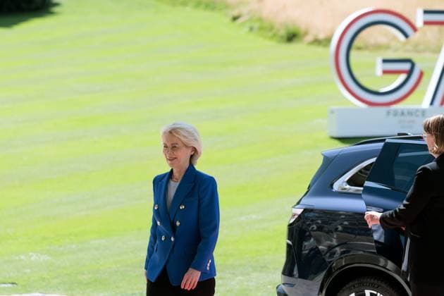 G7 SUMMIT PHOTOPQR LE DAUPHINE Grégory YETCHMENIZA Évian les Bains 15 06 2026 Evian les Bains Haute Savoie , 15 juin Les arrivées au Royal senchaînent sur notre photo Usurla Von der Leyen, président de la Commission européenne Grégory Yetchmeniza Le Dauphiné Libéré Evian, France june 15th 2026 G7 summit Arrivals Évian les Bains Haute Savoie Rhône Alpes France  Copyright: xPHOTOPQR LExDAUPHINE MAXPPPxGrégoryxYETCHMENIZAx 20260615JDL3376 20260615JDL3376