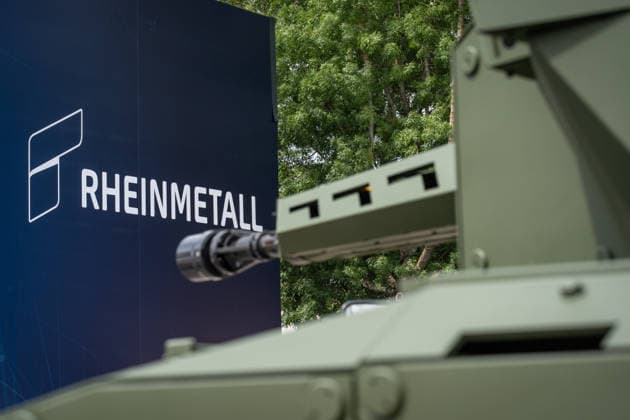Messestand des Rüstungsunternehmens Rheinmetall AG, Geschützrohr eines Skyranger 30 Abwehrgeschützes;Rüstungsmesse Eurosatory 2026 in Parc des Expositions de Paris Nord Villepinte, Villepinte Paris France Parc des Expositions de Paris No *** Exhibition stand of the defense company Rheinmetall AG, gun barrel of a Skyranger 30 anti-aircraft gun Eurosatory 2026 arms fair in Parc des Expositions de Paris Nord Villepinte, Villepinte Paris France Parc des Expositions de Paris No