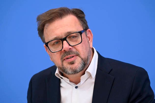 ABB BPK-Prof. Dr. Kai Maaz, Sprecher der Autorengruppe und DIPF, Leibniz-Institut für Bildungsforschung und Bildungsinformation bei der Veroeffentlichung des Berichts Bildung in Deutschland 2026 auf der BPK Berlin Bundespressekonferenz am 15.06.2026 in Berlin Berlin Deutschland *** ABB BPK Prof Dr Kai Maaz, speaker of the authors group and DIPF, Leibniz Institute for Research and Information in Education at the publication of the report Education in Germany 2026 at the BPK Berlin Federal Press Conference on 15 06 2026 in Berlin Berlin Germany