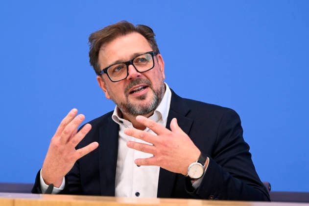 ABB BPK-Prof. Dr. Kai Maaz, Sprecher der Autorengruppe und DIPF, Leibniz-Institut für Bildungsforschung und Bildungsinformation bei der Veroeffentlichung des Berichts Bildung in Deutschland 2026 auf der BPK Berlin Bundespressekonferenz am 15.06.2026 in Berlin Berlin Deutschland *** ABB BPK Prof Dr Kai Maaz, speaker of the authors group and DIPF, Leibniz Institute for Research and Information in Education at the publication of the report Education in Germany 2026 at the BPK Berlin Federal Press Conference on 15 06 2026 in Berlin Berlin Germany