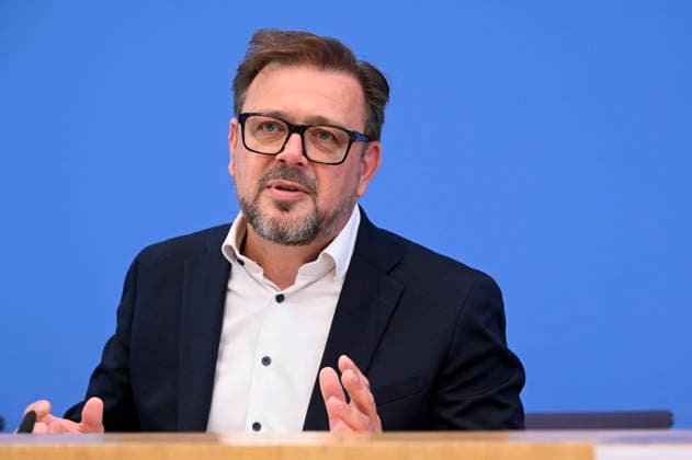 ABB BPK-Prof. Dr. Kai Maaz, Sprecher der Autorengruppe und DIPF, Leibniz-Institut für Bildungsforschung und Bildungsinformation bei der Veroeffentlichung des Berichts Bildung in Deutschland 2026 auf der BPK Berlin Bundespressekonferenz am 15.06.2026 in Berlin Berlin Deutschland *** ABB BPK Prof Dr Kai Maaz, speaker of the authors group and DIPF, Leibniz Institute for Research and Information in Education at the publication of the report Education in Germany 2026 at the BPK Berlin Federal Press Conference on 15 06 2026 in Berlin Berlin Germany