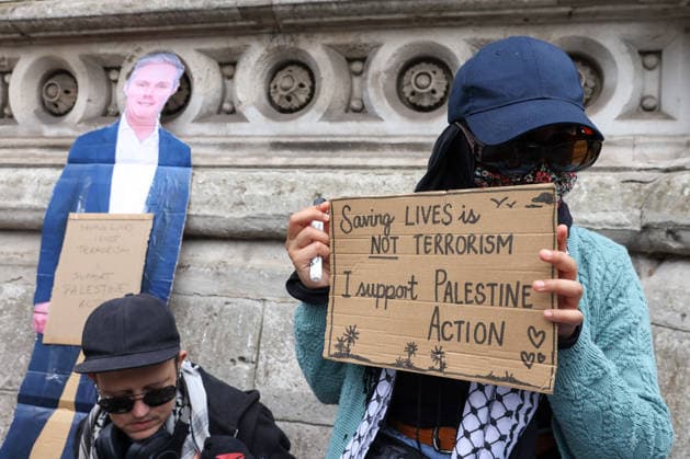 June 15, 2026, London, London, UK: London, UK. A supporter of Palestine Action holds a placard during a protest outside the Royal Courts of Justice in London ahead of the court s judgment on the government s appeal over the proscription of Palestine Action under terrorism laws. London UK  - ZUMAl94_ 20260615_zaf_l94_041 Copyright: xDinendraxHariax