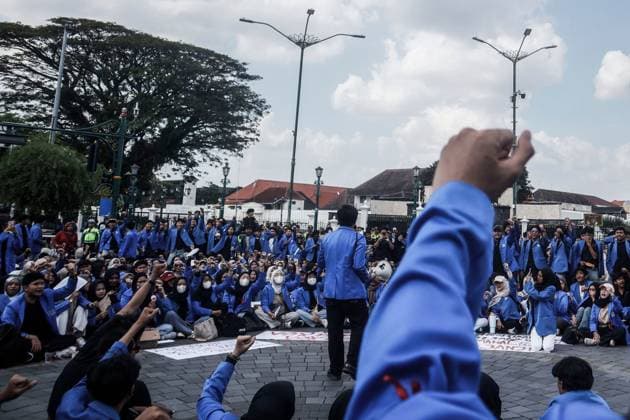 Students protest government policies in Yogyakarta YOGYAKARTA, INDONESIA JUNE 15, 2026: Hundreds of students gathered at the 0 Kilometer intersection in Yogyakarta to protest against a range of government policies they consider detrimental to the public. The demonstration, organized by the Student Justice Alliance of the Islamic University of Indonesia, presented six demands, including the cancellation of the Free Nutritious Meals (MBG) program and the Red and White Cooperative initiative, lower fuel prices, improved fiscal policy management, revisions to the National Police Law, the repeal of recent amendments to the Indonesian National Armed Forces (TNI) Law, and greater protection of freedom of expression for civil society. Photo by