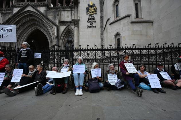 Lift The Ban protest in London ahead of the Palestine Action trial LONDON, UNITED KINGDOM - JUNE 15: Pro-Palestinian demonstrators gather outside the Royal Courts of Justice, holding flags and banners, to demand the lifting of the ban on the direct action group Palestine Action ahead of a landmark ruling in London, United Kingdom, on June 15, 2026. Rasid Necati Aslim Anadolu London United Kingdom. Editorial use only. Please get in touch for any other usage.  Copyright: x2026xAnadoluxRasidxNecatixAslimx