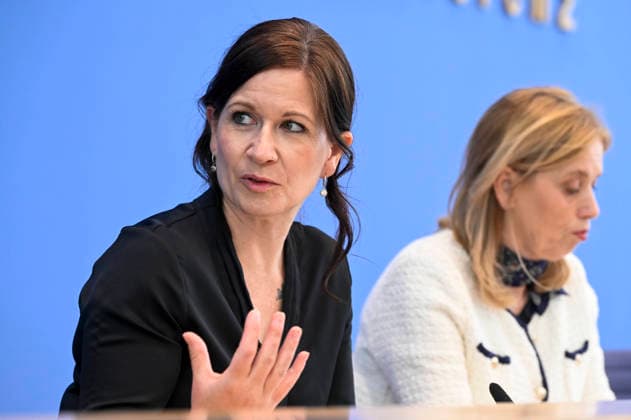ABB BPK- Katharina Guenther-Wuensch Senatorin fuer Bildung, Jugend und Familie in Berlin Karin Prien Bundesministerin fuer Bildung, Familie, Senioren, Frauen und Jugend bei der Veroeffentlichung des Berichts Bildung in Deutschland 2026 auf der BPK Berlin Bundespressekonferenz am 15.06.2026 in Berlin Berlin Deutschland *** ABB BPK Katharina Guenther Wuensch Senator for Education, Youth and Family in Berlin Karin Prien Federal Minister for Education, Family, Senior Citizens, Women and Youth at the publication of the Education in Germany 2026 report at the BPK Berlin Federal Press Conference on 15 06 2026 in Berlin Berlin Germany