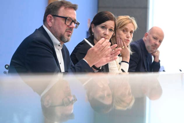 ABB BPK- Katharina Guenther-Wuensch Senatorin fuer Bildung, Jugend und Familie in Berlin Prof. Dr. Kai Maaz, Sprecher der Autorengruppe und DIPF, Leibniz-Institut für Bildungsforschung und Bildungsinformation Karin Prien Bundesministerin fuer Bildung, Familie, Senioren, Frauen und Jugend bei der Veroeffentlichung des Berichts Bildung in Deutschland 2026 auf der BPK Berlin Bundespressekonferenz am 15.06.2026 in Berlin Berlin Deutschland *** ABB BPK Katharina Guenther Wuensch Senator for Education, Youth and Family in Berlin Prof Dr Kai Maaz, spokesperson for the authors group and DIPF, Leibniz Institute for Research and Information in Education Karin Prien Federal Minister for Education, Family Affairs, Senior Citizens, Women and Youth a