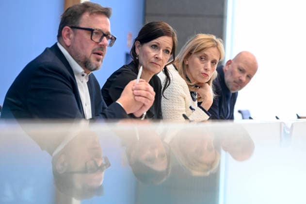 ABB BPK- Katharina Guenther-Wuensch Senatorin fuer Bildung, Jugend und Familie in Berlin Prof. Dr. Kai Maaz, Sprecher der Autorengruppe und DIPF, Leibniz-Institut für Bildungsforschung und Bildungsinformation Karin Prien Bundesministerin fuer Bildung, Familie, Senioren, Frauen und Jugend bei der Veroeffentlichung des Berichts Bildung in Deutschland 2026 auf der BPK Berlin Bundespressekonferenz am 15.06.2026 in Berlin Berlin Deutschland *** ABB BPK Katharina Guenther Wuensch Senator for Education, Youth and Family in Berlin Prof Dr Kai Maaz, spokesperson for the authors group and DIPF, Leibniz Institute for Research and Information in Education Karin Prien Federal Minister for Education, Family Affairs, Senior Citizens, Women and Youth a