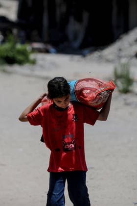 Israel plans to widen Gaza’s ‘yellow line,’ shrinking available living space for Palestinians GAZA CITY, GAZA, PALESTINE - JUNE 15: Palestinians, living in the Sanafur area of the Tuffah neighborhood, flee with their belongings due to the advance of Israeli military vehicles and the installation of concrete barriers marking the boundary known as the yellow line in Gaza City, Gaza, Palestine on June 15, 2026. Plans by the Israeli army to expand the areas under its control in Gaza are increasing concerns among Palestinians living in the region about a new wave of forced displacement and the further reduction of available living space. Saeed M. M. T. Jaras Anadolu Gaza City Gaza. Editorial use only. Please get in touch for any other usage.  Copyright: x2026xAnadoluxSaeedxM.xM.xT.xJarasx
