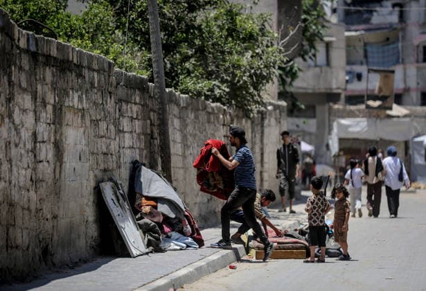 Israel plans to widen Gaza’s ‘yellow line,’ shrinking available living space for Palestinians GAZA CITY, GAZA, PALESTINE - JUNE 15: Palestinians, living in the Sanafur area of the Tuffah neighborhood, flee with their belongings due to the advance of Israeli military vehicles and the installation of concrete barriers marking the boundary known as the yellow line in Gaza City, Gaza, Palestine on June 15, 2026. Plans by the Israeli army to expand the areas under its control in Gaza are increasing concerns among Palestinians living in the region about a new wave of forced displacement and the further reduction of available living space. Saeed M. M. T. Jaras Anadolu Gaza City Gaza. Editorial use only. Please get in touch for any other usage.  Copyright: x2026xAnadoluxSaeedxM.xM.xT.xJarasx