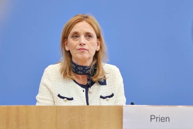 Berlin, Deutschland, 15.06.2026: Bundespressekonferenz: Veröffentlichung des Berichts Bildung in Deutschland 2026 : Bundesministerin für Bildung, Familie, Senioren, Frauen und Jugend Karin Prien (CDU) *** Berlin, Germany, 15 06 2026 Federal Press Conference Publication of the Education in Germany 2026 report Federal Minister of Education, Family Affairs, Senior Citizens, Women and Youth Karin Prien CDU Copyright: xdtsxNachrichtenagenturx dts_123033