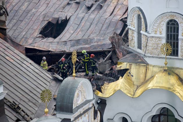 A firefighter works on the roof of the Dormition Cathedral at the Kyiv Pechersk Lavra that caught fire during a massive Russian combined attack, Kyiv, Ukraine, June 15, 2026. The Russian army launched a large-scale assault on the Ukrainian capital with missiles and strike drones, killing four people and injuring 28, including children and a pregnant woman. At least 140,000 consumers were left without electricity due to damage to power grids. Residential buildings, the Kyiv Pechersk Lavra, the Mystetskyi Arsenal Museum Complex, the Dovzhenko Film Studio, and the building of the High Anti-Corruption Court sustained damage. (Photo by Marianna Kotyk Ukrinform) Massive Russian attack damages Kyiv Pechersk Lavra and Mystetskyi Arsenal in Kyiv  Copyright: xMariannaxKotykx