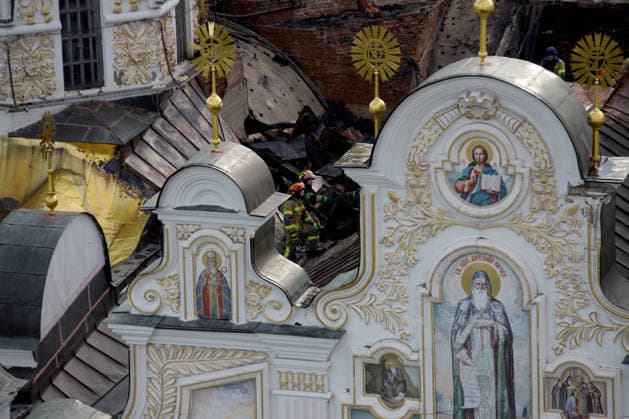 A firefighter works on the roof of the Dormition Cathedral at the Kyiv Pechersk Lavra that caught fire during a massive Russian combined attack, Kyiv, Ukraine, June 15, 2026. The Russian army launched a large-scale assault on the Ukrainian capital with missiles and strike drones, killing four people and injuring 28, including children and a pregnant woman. At least 140,000 consumers were left without electricity due to damage to power grids. Residential buildings, the Kyiv Pechersk Lavra, the Mystetskyi Arsenal Museum Complex, the Dovzhenko Film Studio, and the building of the High Anti-Corruption Court sustained damage. (Photo by Marianna Kotyk Ukrinform) Massive Russian attack damages Kyiv Pechersk Lavra and Mystetskyi Arsenal in Kyiv  Copyright: xMariannaxKotykx