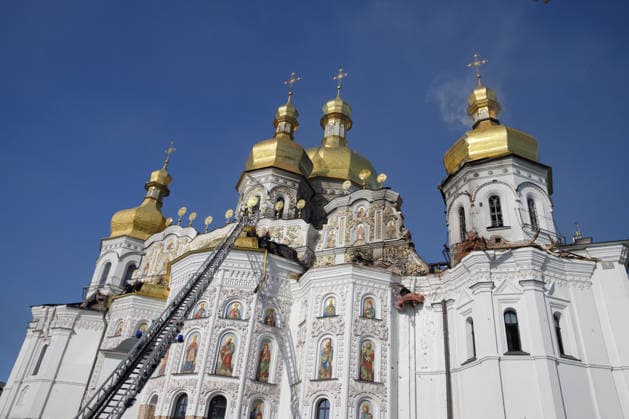 The Dormition Cathedral of the Kyiv Pechersk Lavra, where the roof caught fire, shows damage caused by a massive Russian combined attack, Kyiv, Ukraine, June 15, 2026. The Russian army launched a large-scale assault on the Ukrainian capital with missiles and strike drones, killing four people and injuring 28, including children and a pregnant woman. At least 140,000 consumers were left without electricity due to damage to power grids. Residential buildings, the Kyiv Pechersk Lavra, the Mystetskyi Arsenal Museum Complex, the Dovzhenko Film Studio, and the building of the High Anti-Corruption Court sustained damage. (Photo by Marianna Kotyk Ukrinform) Massive Russian attack damages Kyiv Pechersk Lavra and Mystetskyi Arsenal in Kyiv  Copyright: xMariannaxKotykx