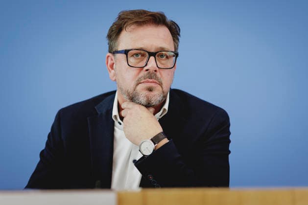 Kai Maaz, Sprecher der Autorengruppe und DIPF, Leibniz-Institut fuer Bildungsforschung und Bildungsinformation, aufgenommen im Rahmen der Pressekonferenz zur Veroeffentlichung des Berichts Bildung in Deutschland 2026 in Berlin, 15.06.2026. Berlin Deutschland *** Kai Maaz, spokesperson for the authors’ group and the DIPF (Leibniz Institute for Research and Information in Education), photographed during the press conference marking the release of the report Education in Germany 2026 in Berlin, June 15, 2026, Berlin, Germany,detected_source_language Copyright: xFlorianxGaertnerx