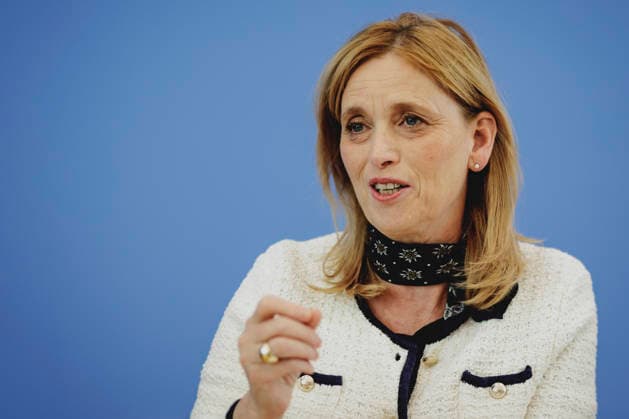 Karin Prien (CDU), Bundesministerin fuer Bildung, Familie, Senioren, Frauen und Jugend, aufgenommen im Rahmen der Pressekonferenz zur Veroeffentlichung des Berichts Bildung in Deutschland 2026 in Berlin, 15.06.2026. Berlin Deutschland *** Karin Prien (CDU), Federal Minister of Education, Family Affairs, Senior Citizens, Women, and Youth, photographed during a press conference marking the release of the report Education in Germany 2026 in Berlin, June 15, 2026, Berlin, Germany,detected_source_language Copyright: xFlorianxGaertnerx