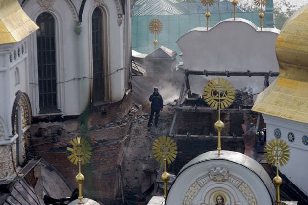 Massive Russian attack damages Kyiv Pechersk Lavra and Mystetskyi Arsenal in Kyiv A firefighter works on the roof of the Dormition Cathedral at the Kyiv Pechersk Lavra that caught fire during a massive Russian combined attack, Kyiv, Ukraine, June 15, 2026. The Russian army launched a large-scale assault on the Ukrainian capital with missiles and strike drones, killing four people and injuring 28, including children and a pregnant woman. At least 140,000 consumers were left without electricity due to damage to power grids. Residential buildings, the Kyiv Pechersk Lavra, the Mystetskyi Arsenal Museum Complex, the Dovzhenko Film Studio, and the building of the High Anti-Corruption Court sustained damage., Credit:Marianna Kotyk Ukrinform Av  Copyright: xMariannaxKotykx xUkrinformx xAvalonx 1110344968