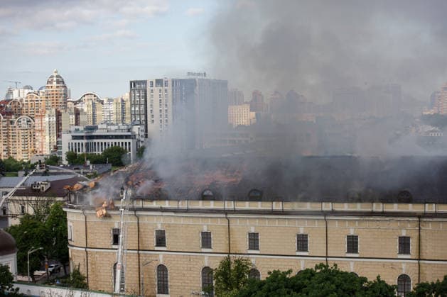 Massive Russian attack damages Kyiv Pechersk Lavra and Mystetskyi Arsenal in Kyiv Firefighters use aerial platforms to extinguish a fire at the Mystetskyi Arsenal National Cultural, Art and Museum Complex, caused by a massive Russian combined attack, Kyiv, Ukraine, June 15, 2026. The Russian army launched a large-scale assault on the Ukrainian capital with missiles and strike drones, killing four people and injuring 28, including children and a pregnant woman. At least 140,000 consumers were left without electricity due to damage to power grids. Residential buildings, the Kyiv Pechersk Lavra, the Mystetskyi Arsenal Museum Complex, the Dovzhenko Film Studio, and the building of the High Anti-Corruption Court sustained damage., Credit:Mariann  Copyright: xMariannaxKotykx xUkrinformx xAvalonx 1110344983