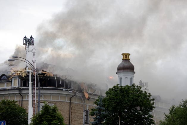 Massive Russian attack damages Kyiv Pechersk Lavra and Mystetskyi Arsenal in Kyiv Firefighters use an aerial platform to extinguish a fire at the Mystetskyi Arsenal National Cultural, Art and Museum Complex, caused by a massive Russian combined attack, Kyiv, Ukraine, June 15, 2026. The Russian army launched a large-scale assault on the Ukrainian capital with missiles and strike drones, killing four people and injuring 28, including children and a pregnant woman. At least 140,000 consumers were left without electricity due to damage to power grids. Residential buildings, the Kyiv Pechersk Lavra, the Mystetskyi Arsenal Museum Complex, the Dovzhenko Film Studio, and the building of the High Anti-Corruption Court sustained damage., Credit:Maria  Copyright: xMariannaxKotykx xUkrinformx xAvalonx 1110345041