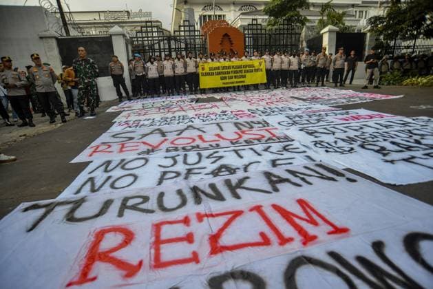STUDENT PROTEST IN BANDUNG BANDUNG, Indonesia - June 15, 2026: Students from multiple universities protested outside the West Java Regional Representative Council building Monday, demanding a rollback of economic and military policies under President Prabowo Subianto. The rally follows nationwide demonstrations triggered by a 32% surge in fuel prices, rising living costs and expanded military involvement in civilian affairs. (Photo by Khairizal Maris JNA Press via Nexpher Images) BANDUNG West Java